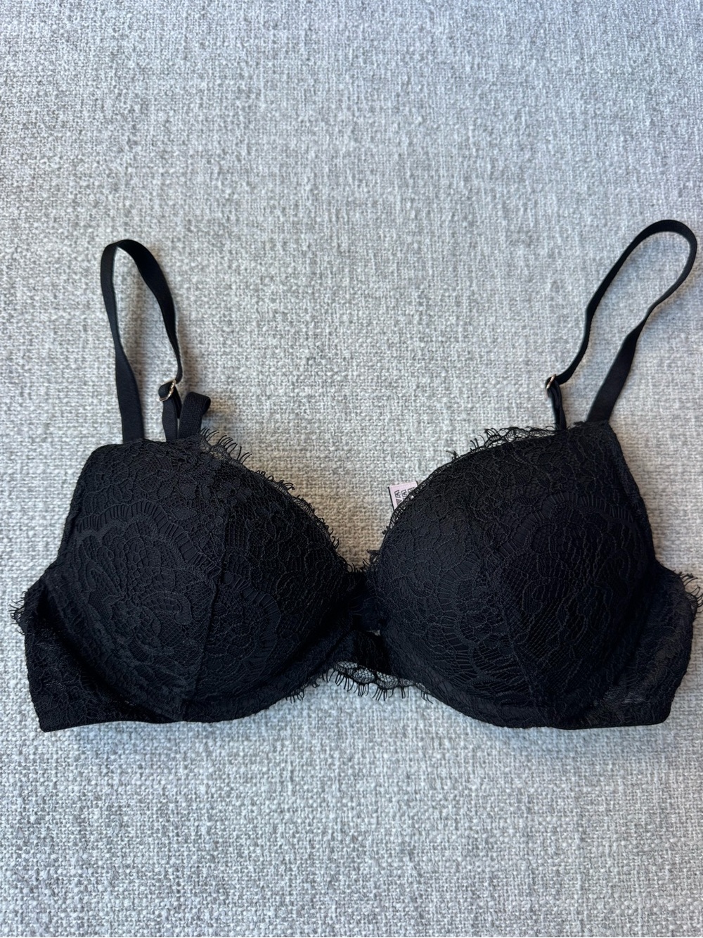 NWOT Victoria’s Secret Dream Angels Push Up Black Lace Bra Size 32B